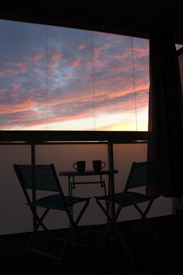 New Modern 4-Room Apartment With Big Balcony And Undeground Parking In Center Of タリン エクステリア 写真