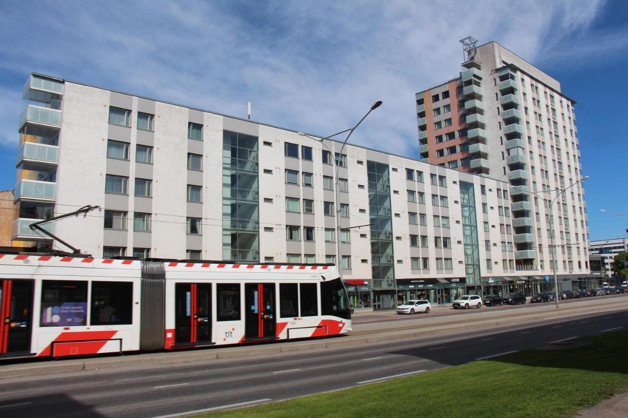 New Modern 4-Room Apartment With Big Balcony And Undeground Parking In Center Of タリン エクステリア 写真
