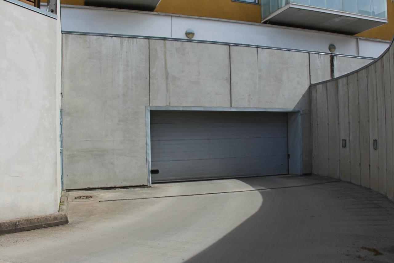 New Modern 4-Room Apartment With Big Balcony And Undeground Parking In Center Of タリン エクステリア 写真